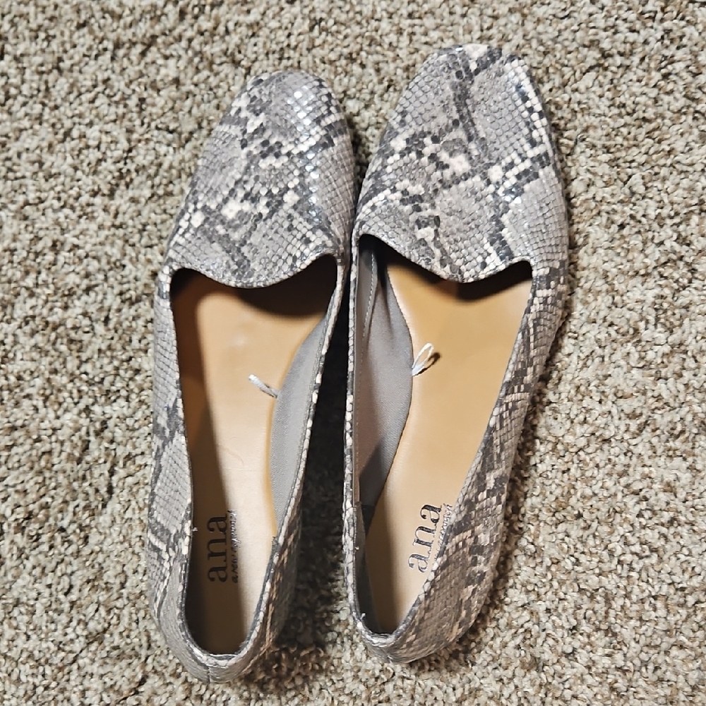 a.n.a Women's Snakeskin Pattern Flats - Gray